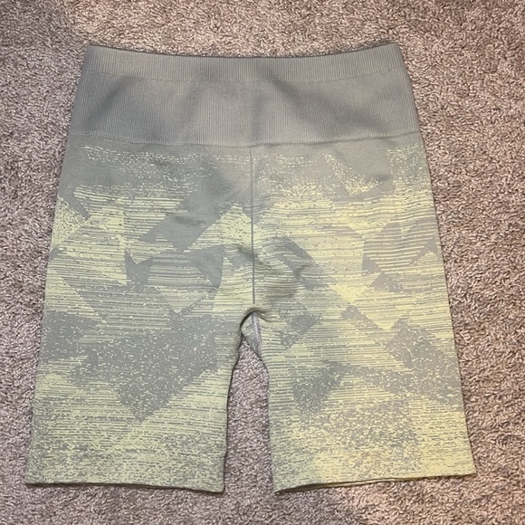 gymshark shorts - Picture 2 of 2